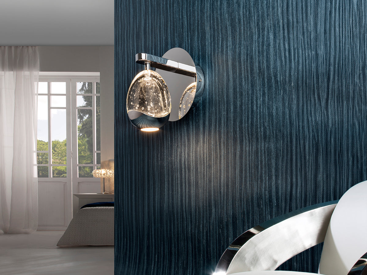 Aplique de Pared LED Rocío 5W Cromo con Tulipa de Cristal Schuller en ambiente decorado | Schuller