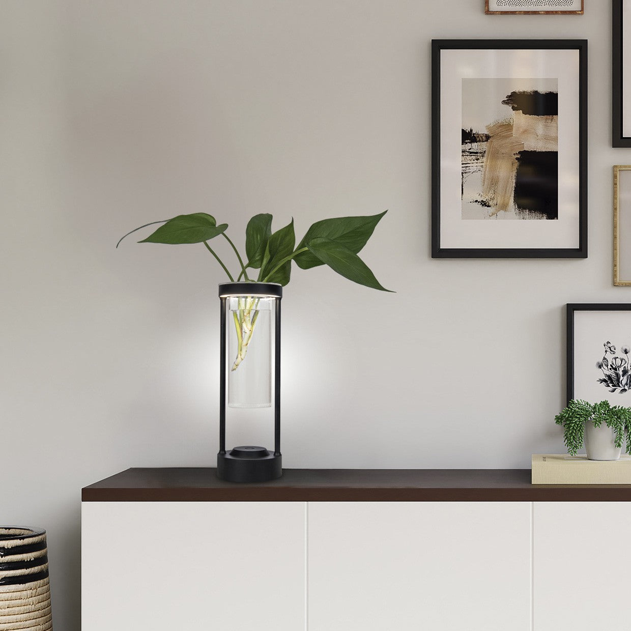 Difusión de luz cálida en lámpara sobremesa Habana negro