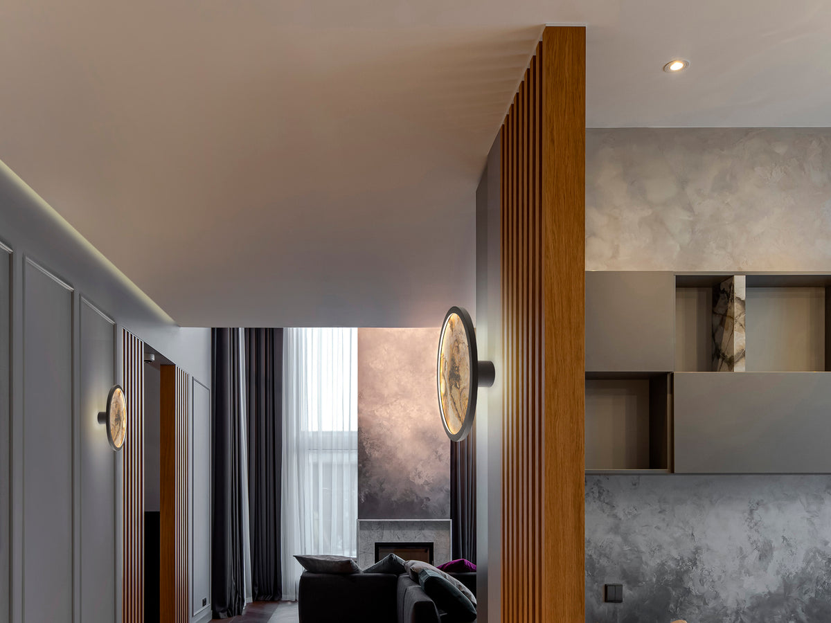 Aplique de Pared LED Stone 32 cm CCT Negro Schuller en ambiente decorado | Schuller · Ref. 803641