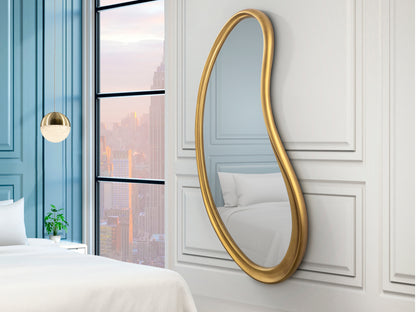 Espejo de Pie Brigitte 166 cm Marco Dorado Schuller en ambiente decorado | Schuller