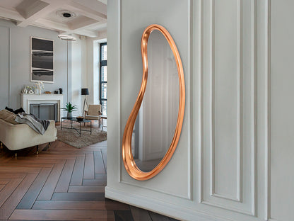 Ambiente de Espejo Decorativo Brigitte de Schuller (Brigitte) en color Oro Rosa con forma orgánica - Ref 815598.
