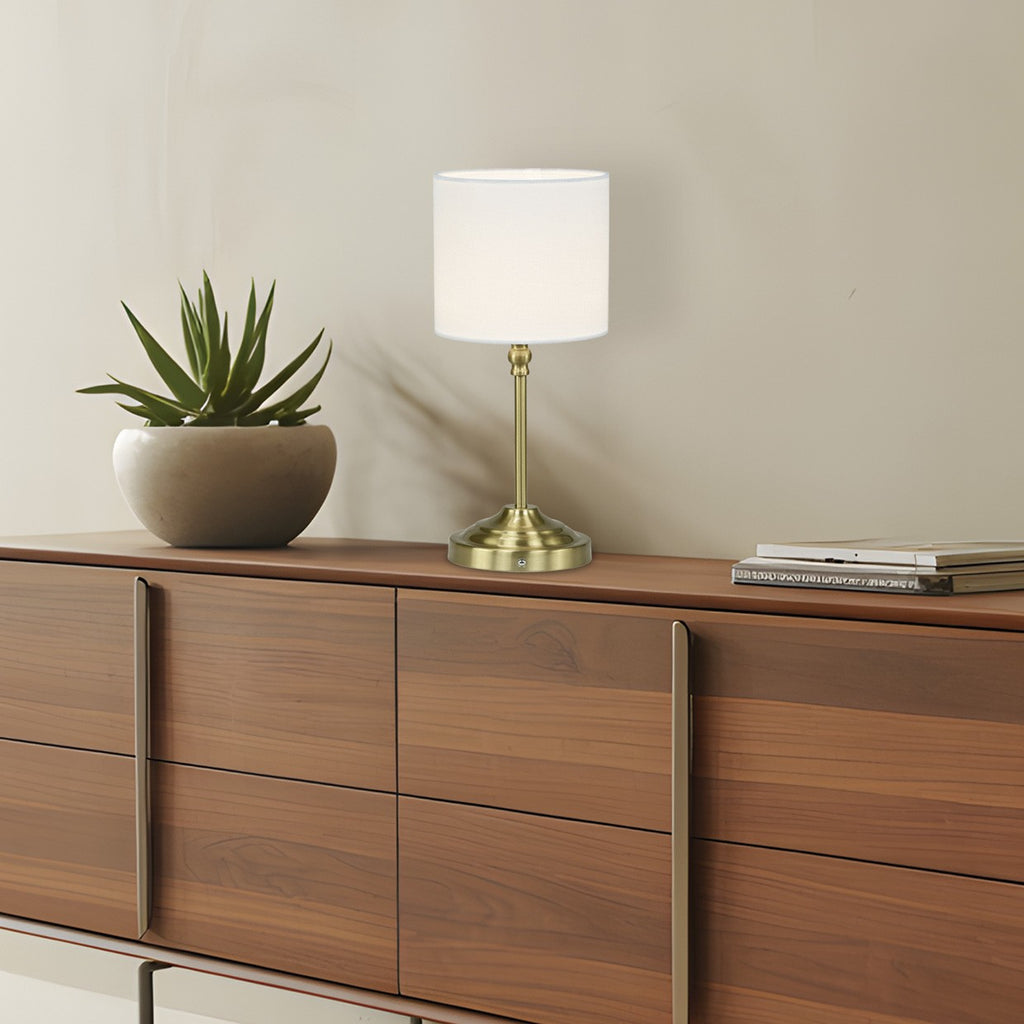 Lámpara sobremesa LED Hall en ambiente de salón - Uso decorativo