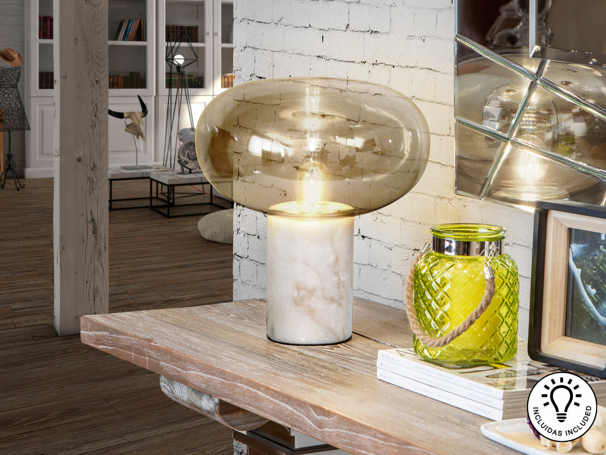 Lámpara de Sobremesa Fungi 40 cm Mármol Blanco y Ámbar Schuller en ambiente decorado | Schuller