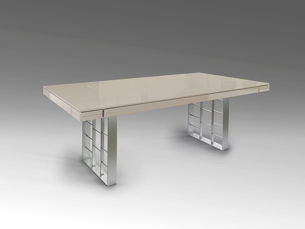 Mesa de Comedor Vita de Schuller (Vita) en color Gris Ceniza y Plata con patas de diseño geométrico - Ref 857178.
