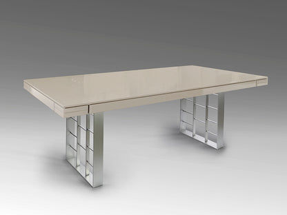 Mesa de Comedor Vita de Schuller (Vita) en color Gris Ceniza y Plata con sobre lacado brillo - Ref 857277.
