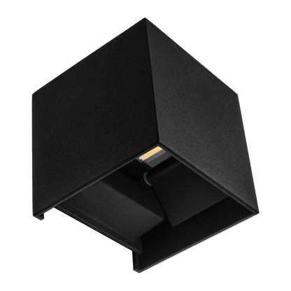Aplique Segmento fabricado en Aluminio color Negro, ideal para exterior