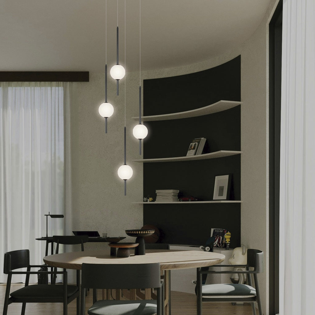Colgante Lanuvio negro instalado en comedor moderno - Ambiente iluminado