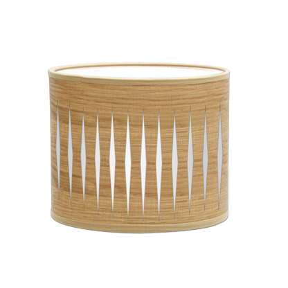 Lámpara Piron fabricada en metal color blanco y textil madera clara, ideal para interiores