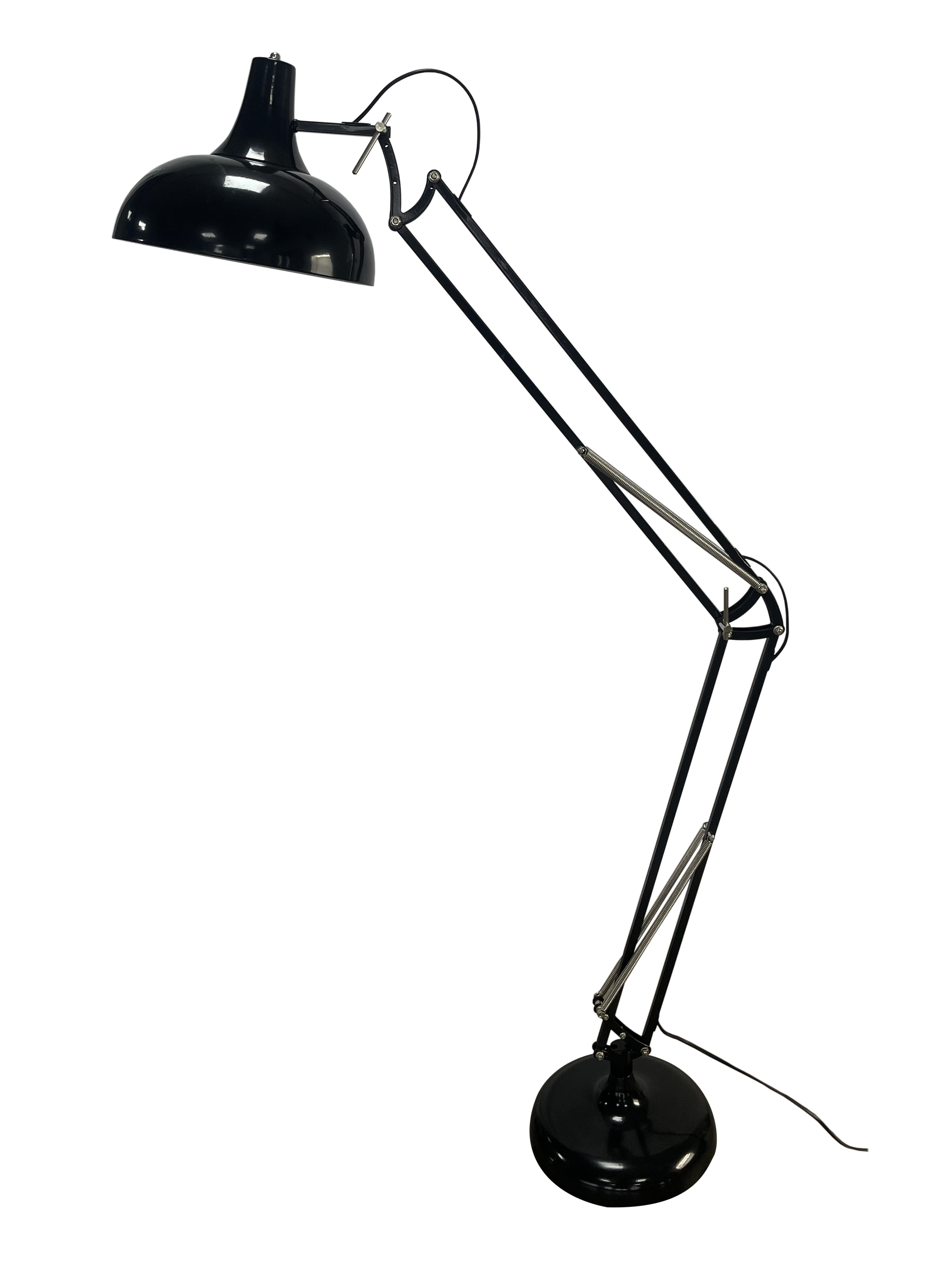 Lámpara de pie con diseño articulable para dirigir la luz