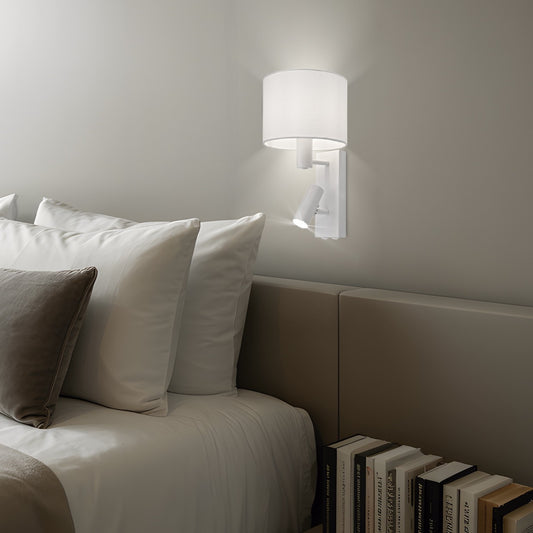 Aplique Hera blanco instalado en pared de pasillo - Ambiente interior