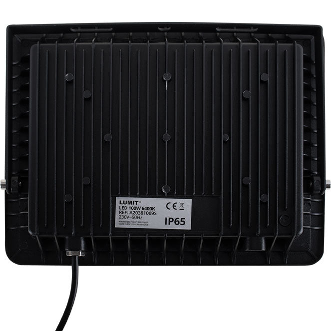Proyector LED TUMUT con protección IP65, ideal para iluminar jardines