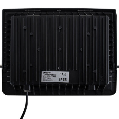 Proyector LED TUMUT con protección IP65, ideal para iluminar jardines