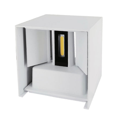 Aplique SOR fabricado en aluminio color blanco con luz fría