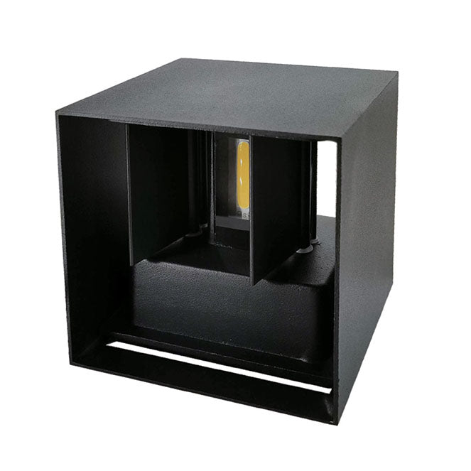Aplique SOR fabricado en aluminio color negro para exterior