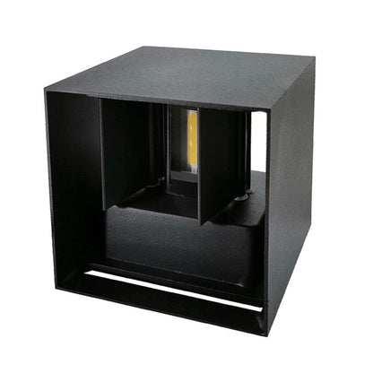 Aplique SOR fabricado en aluminio color negro para exterior