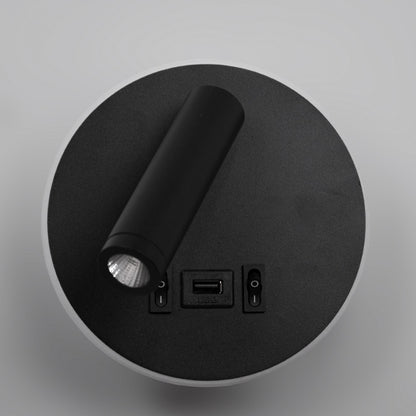 Aplique Matsys fabricado en metal color negro con puerto USB