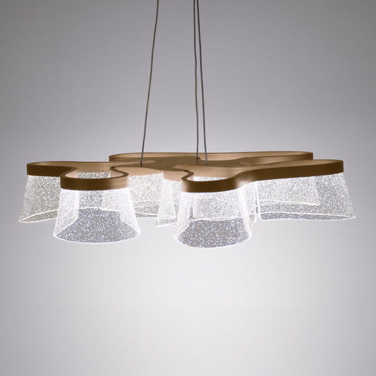 Lámpara Colgante LED CAMILLE 78 cm CCT Dorado Interlusa instalada en ambiente decorativo de salón o dormitorio | Interlusa