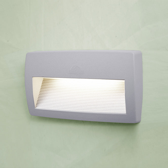 Aplique Lorenza fabricado en Resina color Gris para exterior