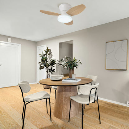 Detalles del Ventilador de Techo LED Belair Tauro B-2544 de Interlusa: diseño blanco/haya, 85cm, 3 aspas, luz LED 48W (3000-6000K), mando a distancia, modos verano/invierno, temporizador.  Compra en LUZGURÚ.
