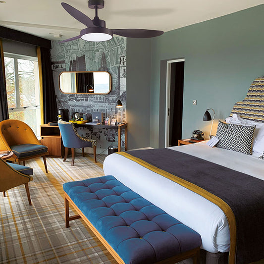 Ventilador de techo Shakespeare Tulum B-2652BR marrón, 120cm, con luz LED 25W (3000-6000K), 3 aspas, mando a distancia, motor DC. Detalles del producto Interlusa.