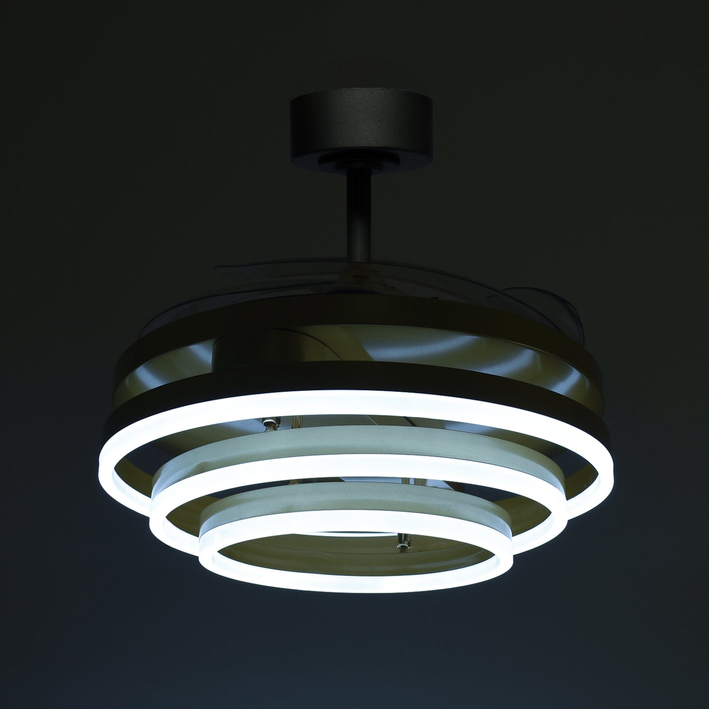 Detalles del Ventilador de Techo con Luz LED BELAIR SFERA B-28500GL Oro - Interlusa LUZGURÚ: 4 aspas retráctiles, 72W, 6480 lm, 108cm, 3 temperaturas de color (3000K-6000K), mando a distancia incluido.
