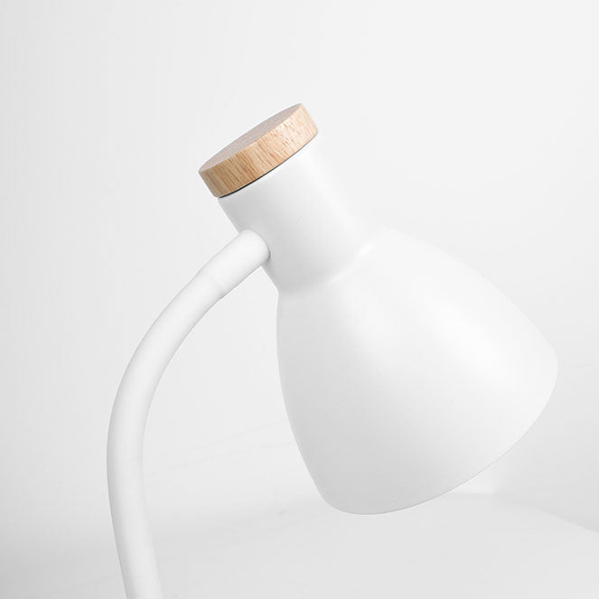Lámpara de pie con portalámparas E27, ideal para crear un ambiente acogedor en el salón.