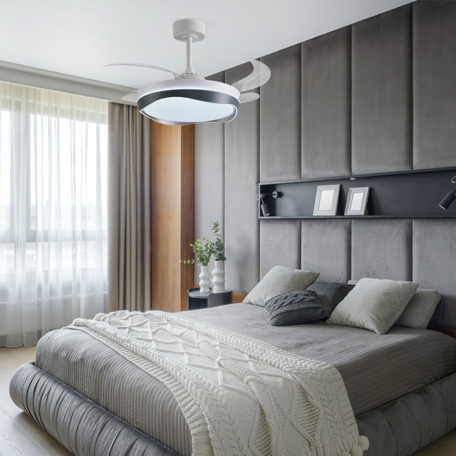 Detalles del Ventilador de Techo LED Belair Almati F-1045 SL de Interlusa: 108cm, 6480lm, 3000-6000K, 72W, 4 Aspas Retráctiles, Blanco/Plata, mando a distancia incluido.  Luzgurú.
