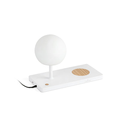 Lámpara sobremesa NIKO blanca de FARO con cargador wireless, diseño nórdico en aluminio y madera, LED regulable para iluminación interior del hogar - 01025A