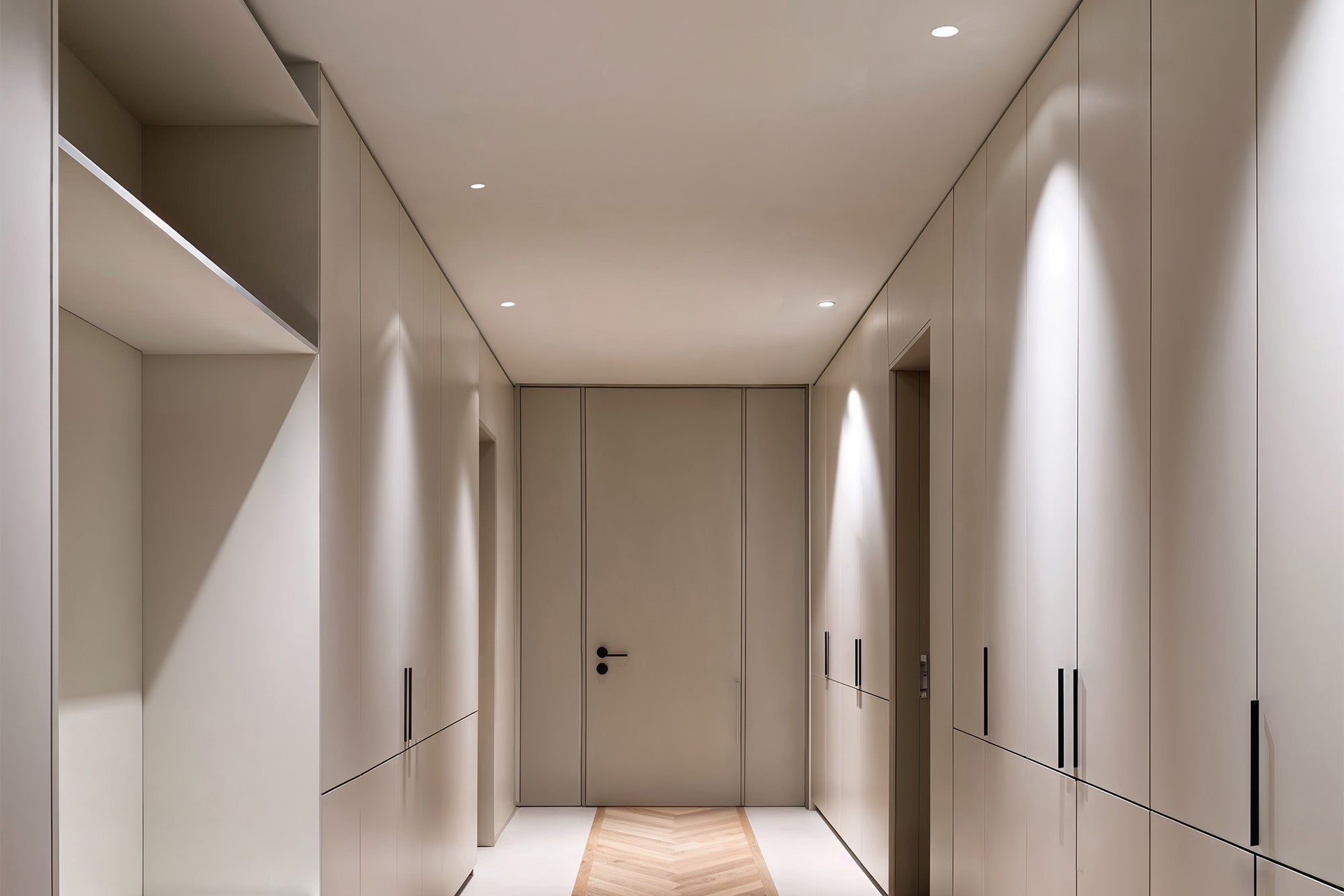 Bañador de pared FRESH blanco GU10 25° FARO 02100601 en ambiente interior empotrado en techo de aluminio para iluminación de negocios LED