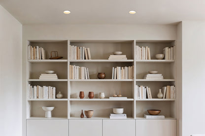 Luminaria empotrable FRESH en blanco mate sin marco de FARO (02100701) instalada en techo interior para iluminación discreta en espacios comerciales y hospitality, fabricada en aluminio con bombilla GU10 LED.