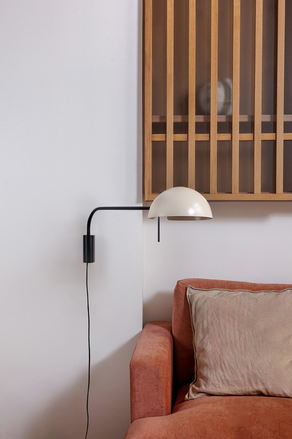 Aplique de pared DOMINICA XL Beige FARO 20040-122 en ambiente interior, luminaria de superficie estilo industrial vintage en acero con iluminación LED