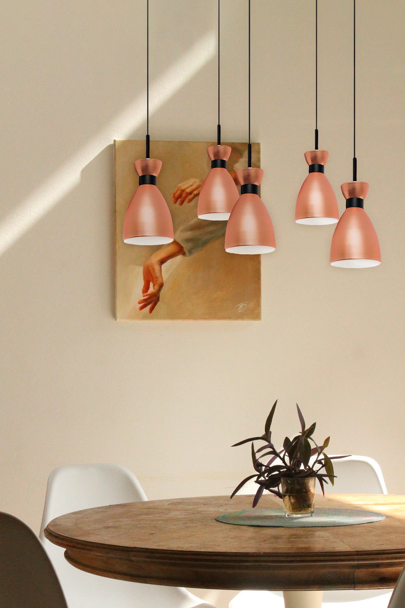 Lámpara colgante RETRO 5L en cobre mate de FARO, iluminación vintage estilo años 60 suspendida en salón interior moderno