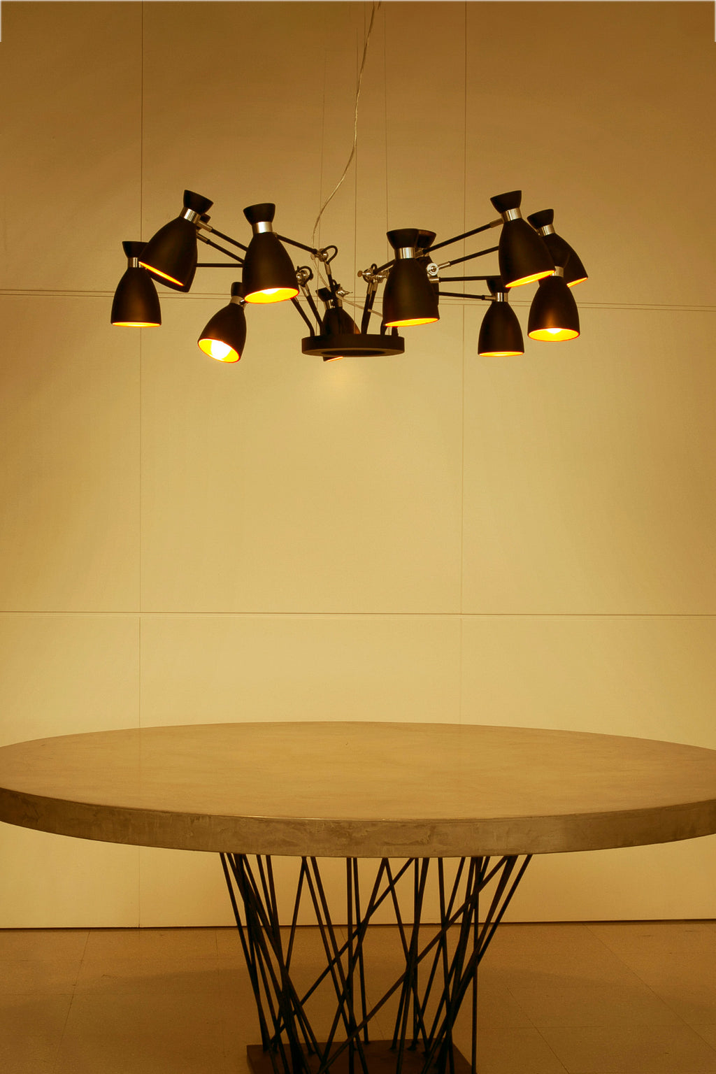 Luminaria colgante retro 12L negro mate y cobre FARO 20048 en ambiente interior residencial vintage, iluminación suspensión acero para hogar