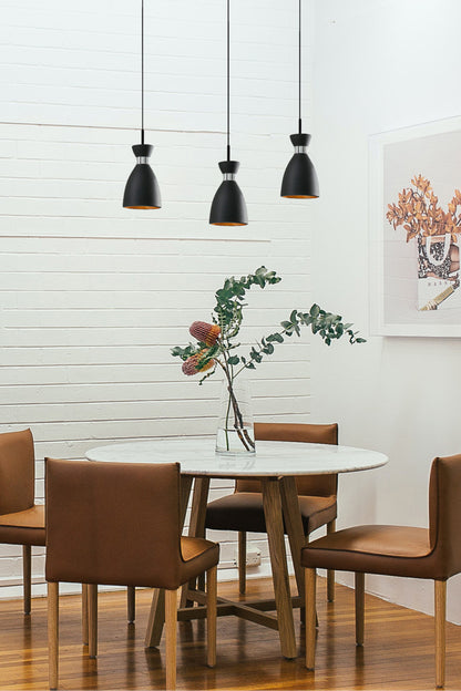 Lámpara colgante retro 3L FARO 20050-3L en negro y cobre, diseño de acero suspendido en ambiente interior residencial con bombillas E14 LED para iluminación cálida y moderna.