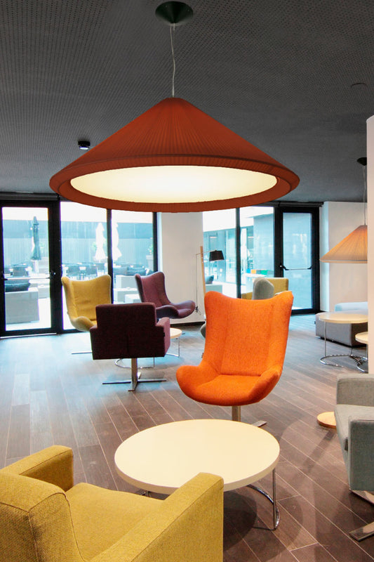 Lámpara colgante SAIGON IN 1300 en terracota de FARO (modelo 20126) en ambiente interior residencial, luminaria de suspensión con acero, cinta textil y papiro para hoteles e iluminación europea.