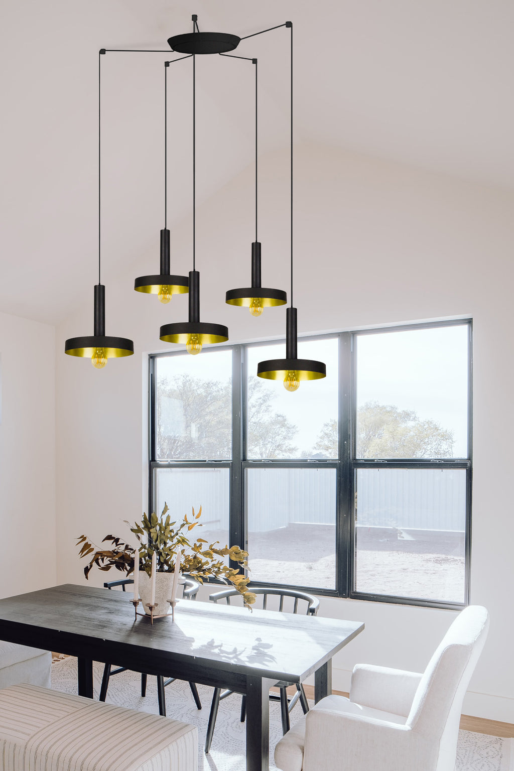 Luminaria de suspensión WHIZZ 5L oro satinado y negro FARO 20161-5L, diseño moderno de acero con 5 luces para iluminación interior del hogar, en ambiente elegante