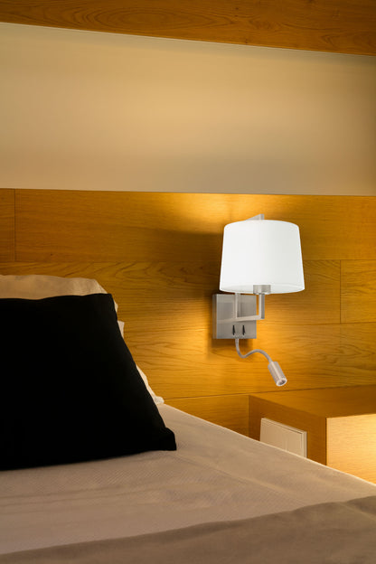 Luminaria de pared FRAME níquel mate y blanca con LED de FARO (modelo 20172-01), en acero y textil, para interior de dormitorio o hotel, lector LED ambiente acogedor