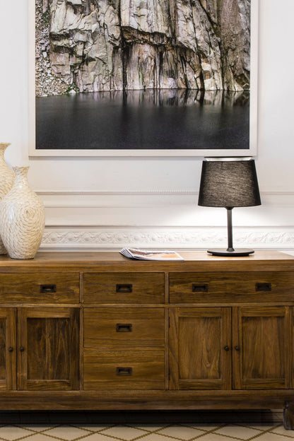 Lámpara de sobremesa SAVOY negra de FARO (20305-83) en ambiente interior moderno, luminaria superficie en acero y textil para iluminación acogedora