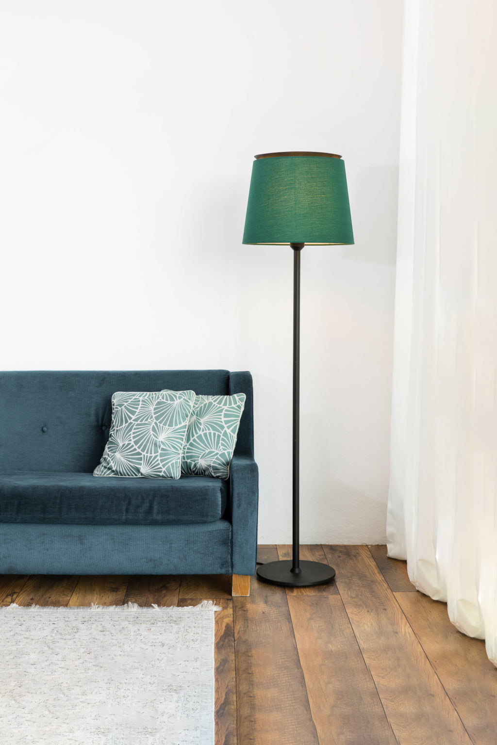 Lámpara de pie SAVOY negra y verde FARO 20307-87 en ambiente interior de salón, diseño moderno en acero y textil para iluminación luminaria superficie.