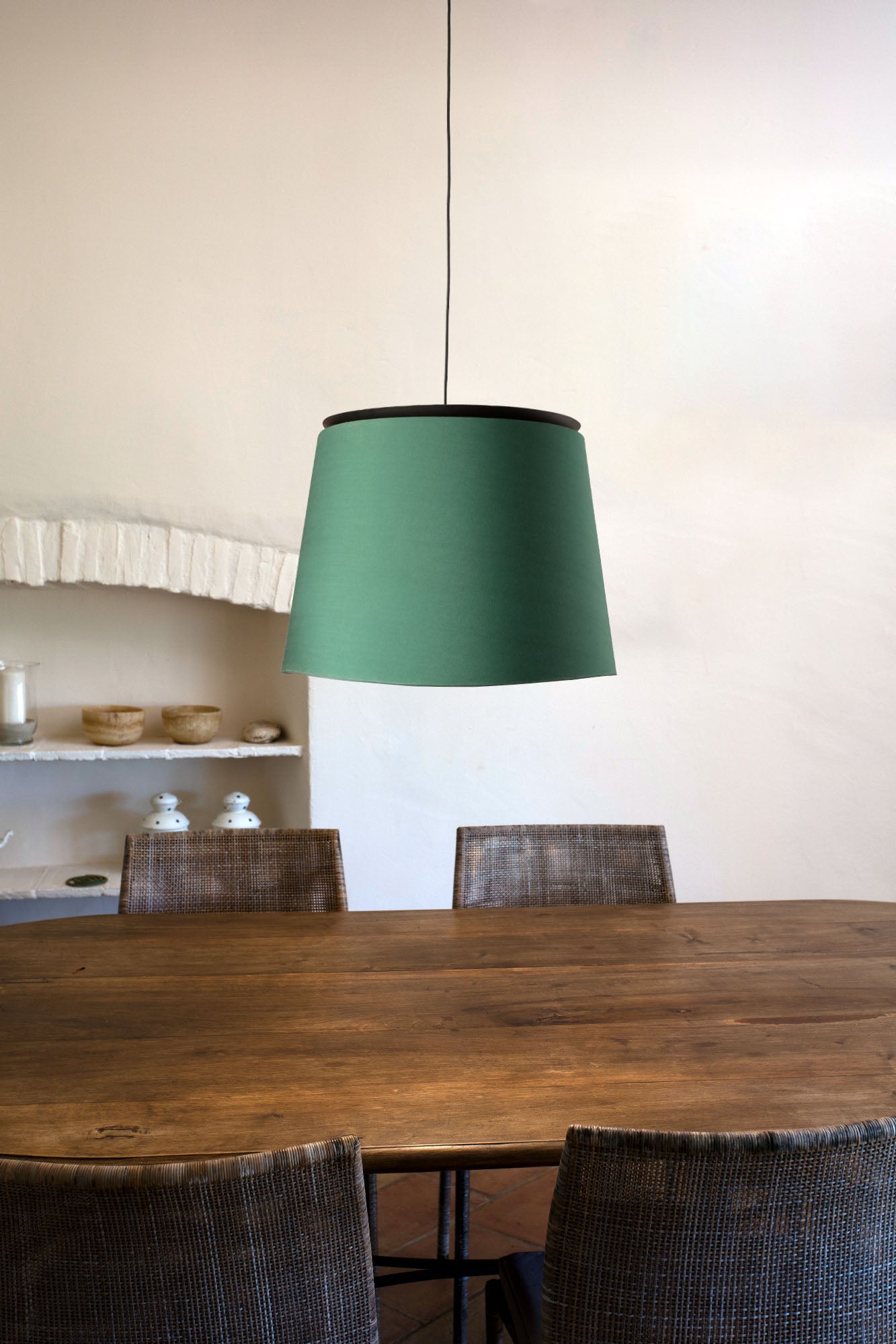 Lámpara colgante Savoy negra y verde de Faro (20309-91), diseño moderno de Isaac Piñeiro en acero y textil, iluminación de suspensión en ambiente interior elegante.
