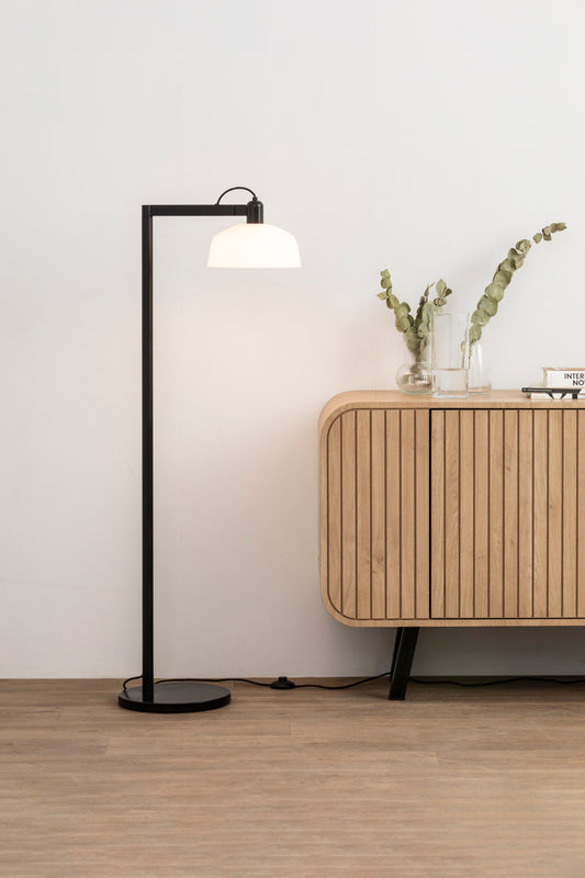 Lámpara de pie TATAWIN Blanco FARO serie 2047 en ambiente salón moderno, diseño de acero y cristal para iluminación interior 20336-119-US