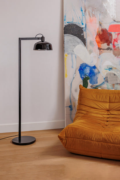 Lámpara de pie TATAWIN negra FARO 20336-120-US en ambiente salón moderno, luminaria superficie de acero y cristal para iluminación interior