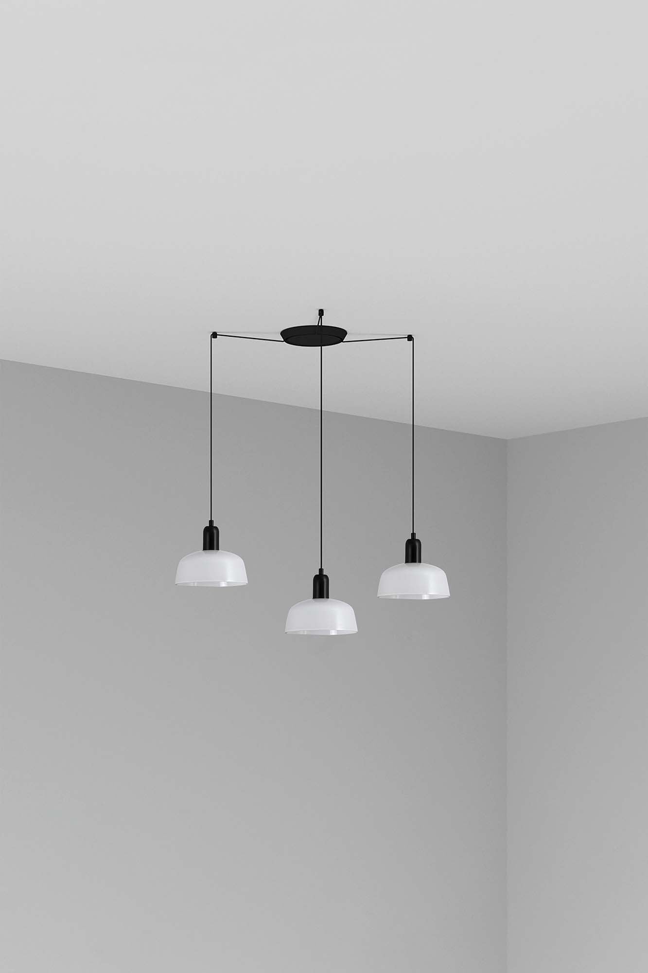 Lámpara colgante TATAWIN S de metal 3L blanca y negro satinado, modelo FARO 20340-140-3L, colección 2047, iluminación focal interior en acero con casquillos E27 LED para suspensión moderna.