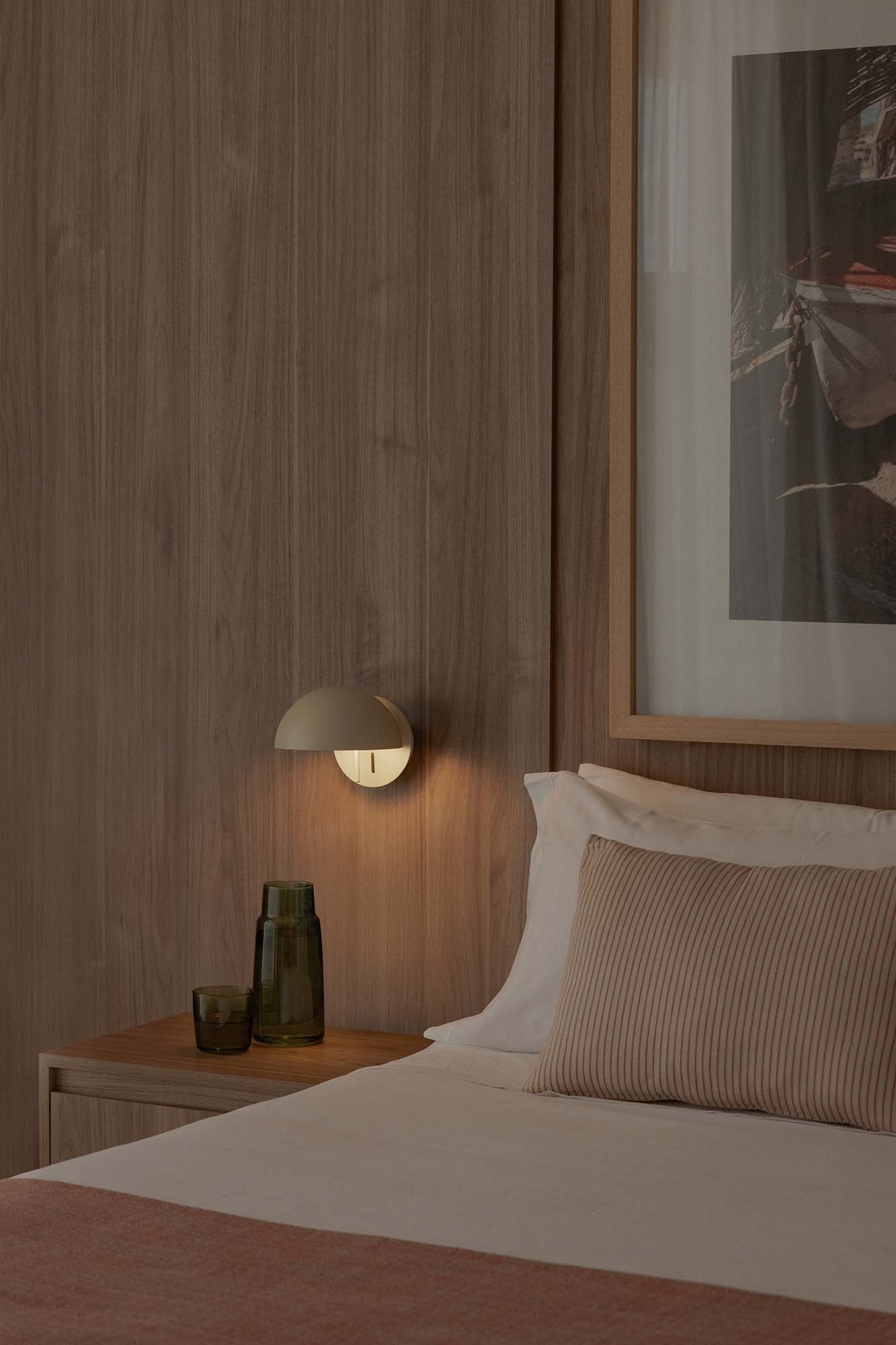 Aplique de pared Matilda en blanco de Faro modelo 20500, diseño geométrico en acero para iluminación interior