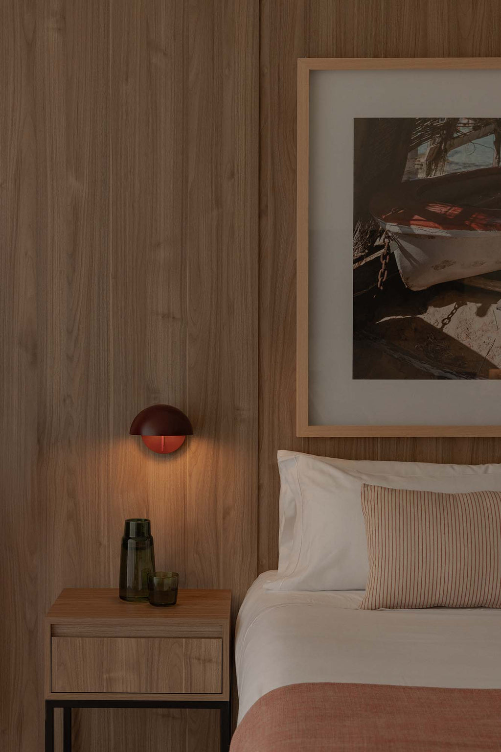 Ambiente de aplique de pared Matilda granate de Faro 20502, luminaria de superficie en acero con diseño geométrico para iluminación moderna en interior de pared