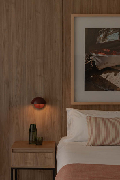 Ambiente de aplique de pared Matilda granate de Faro 20502, luminaria de superficie en acero con diseño geométrico para iluminación moderna en interior de pared