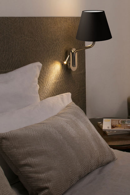 Aplique de pared ETERNA con lector derecho en cromo/negra de FARO modelo 24006-12, luminaria de superficie interior en acero y textil para hoteles y restauración, iluminación ambiente acogedora