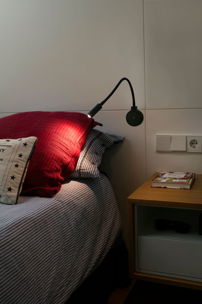 Aplique lector PIXIE Negro de FARO serie 2401, luminaria de pared en aluminio LED para lectura en dormitorio interior, lámpara touch en ambiente acogedor