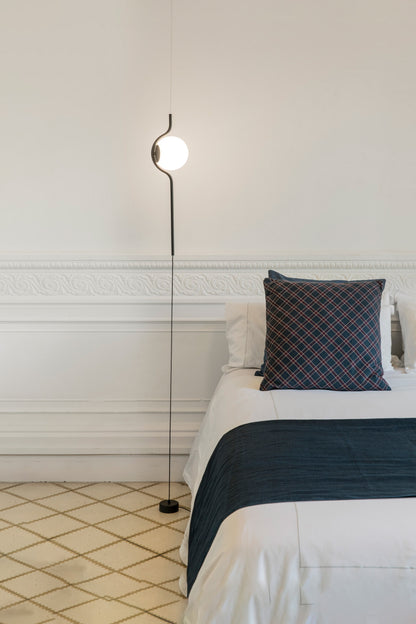 Lámpara colgante LE VITA negra de FARO en salón moderno, luminaria suspensión de acero con diseño Nahtrang e iluminación LED SMD para hogar interior.