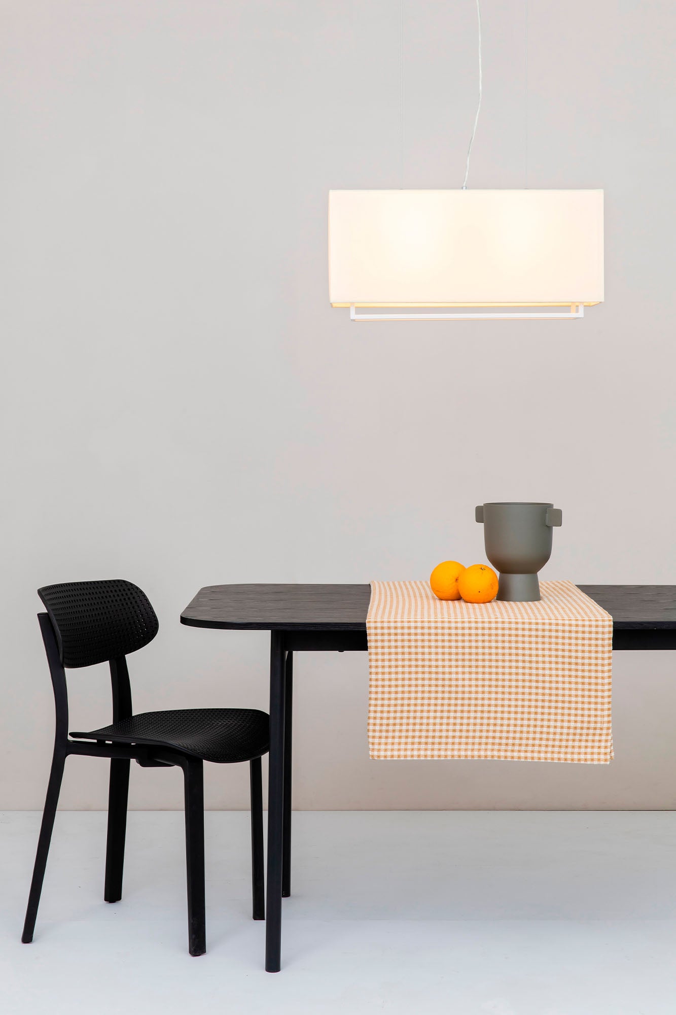 Lámpara colgante VESPER 600 blanca de FARO en ambiente interior moderno del hogar, diseño suspensión con acero y textil, iluminación 29986